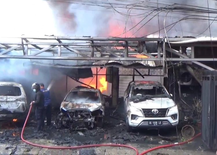 Rumah Aseng Ludes Terbakar, Tiga Mobil dan Sejumlah Uang tak Terselamatkan