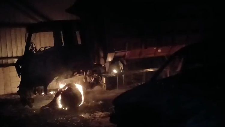 Sasi Adat Diduga Dirusak Karyawan Kantor dan Fasilitas PT. WMP Terbakar