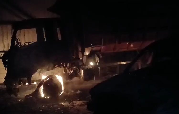 Sasi Adat Diduga Dirusak Karyawan Kantor dan Fasilitas PT. WMP Terbakar