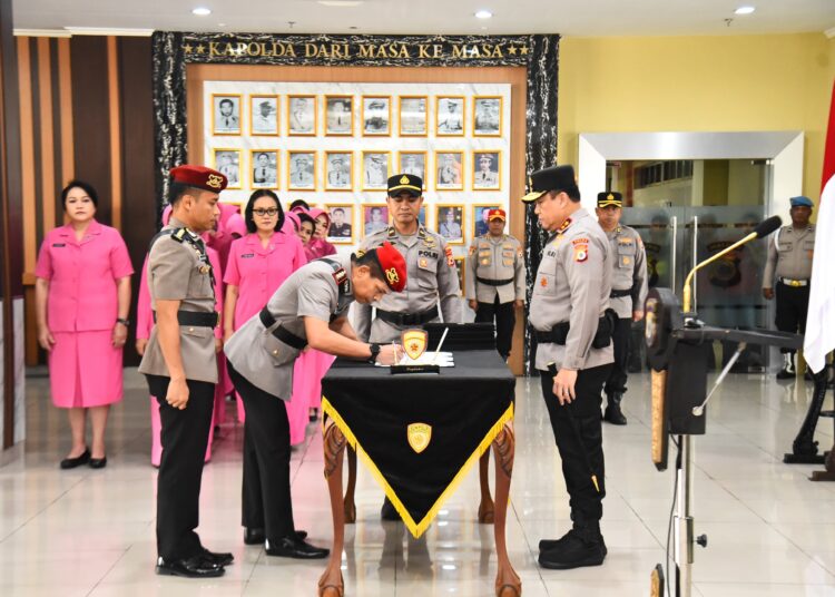 Empat PJU Polda Maluku dan Enam Kapolres Resmi Berganti