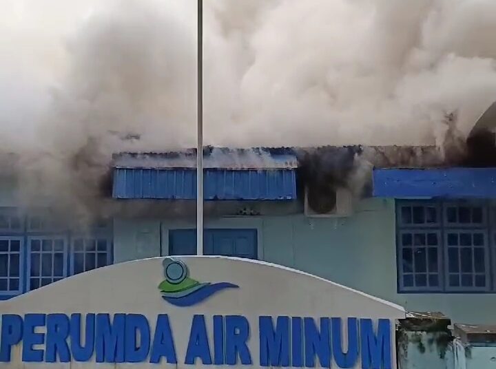 Kantor PDAM Maluku Tengah Ludes Terbakar