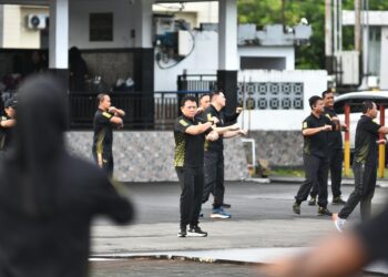 Perkuat Silaturahmi Kapolda Maluku Olahraga Bersama Personel