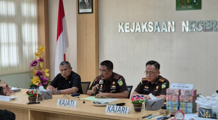Korupsi di PT. Dok Wayame, Jaksa Sita Uang Tunai Rp1 M, Mobil Mewah, hingga Puluhan Tas Branded