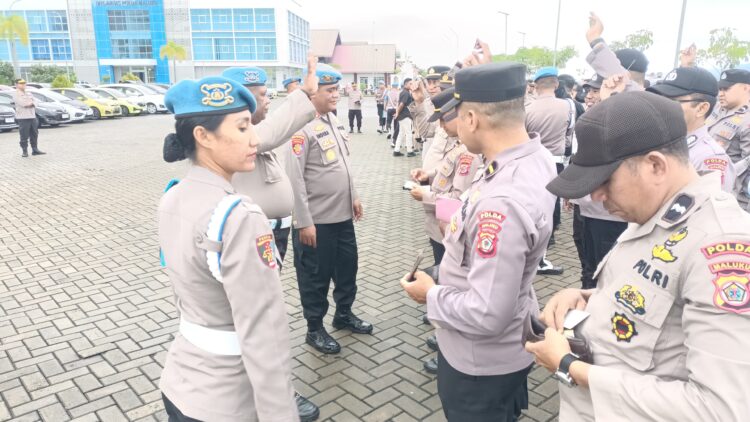 Tingkatkan Pelayanan Masyarakat, Polda Maluku Cek Kesiapan Personel dan Kendaraan Dinas