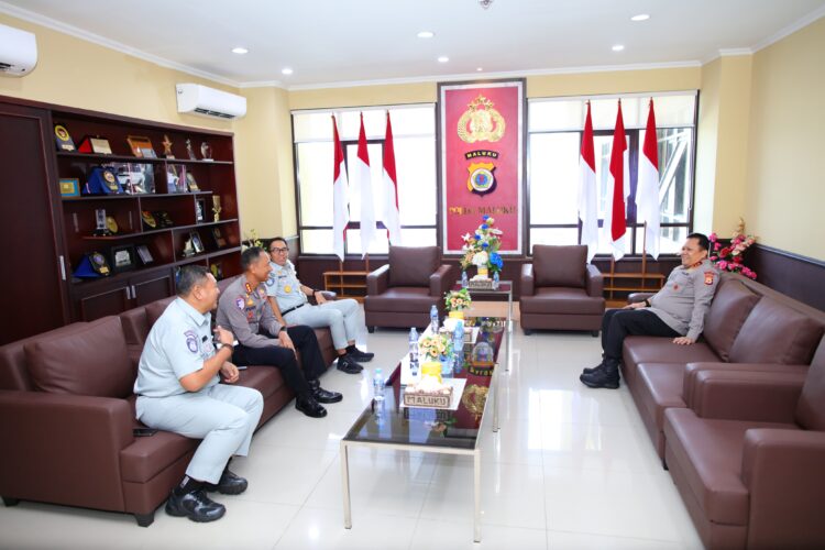Direktur Keuangan PT. Jasa Raharja Kunjungi Kapolda Maluku