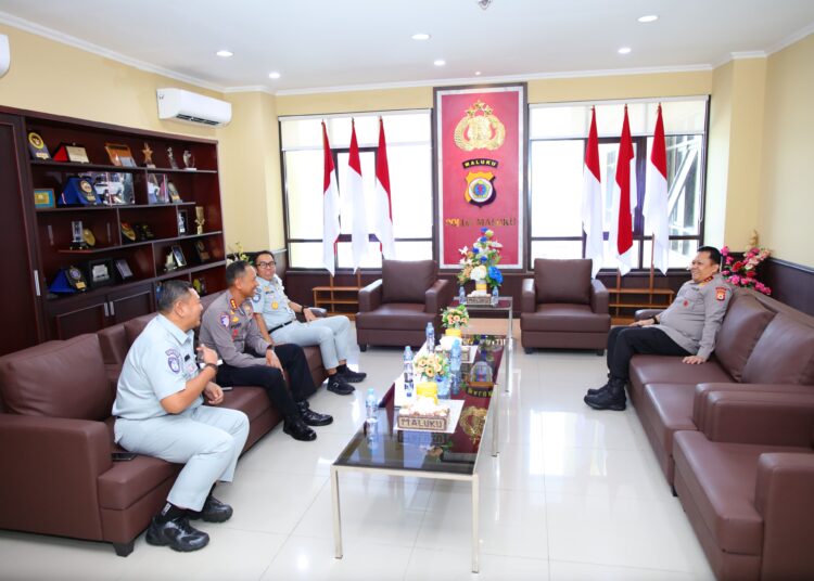 Direktur Keuangan PT. Jasa Raharja Kunjungi Kapolda Maluku