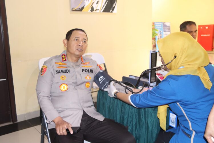 Wakapolda Jalani Pemeriksaan Tekanan Darah