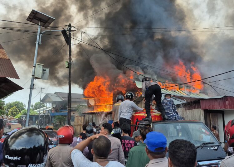Toko, Rumah dan Kendaraan Terbakar di Bula, Kerugian Rp9 Miliar