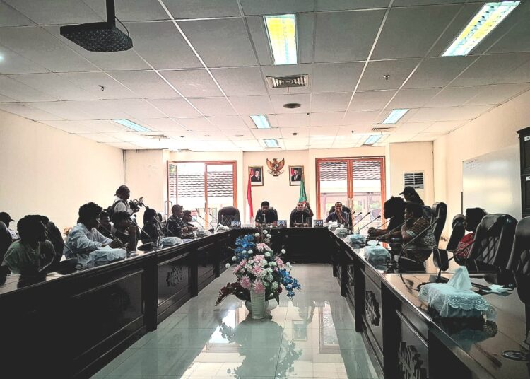 Hearing dengan DPRD, Mahasiswa Duga Ada Penyimpangan Proyek Jalan Namrole-Leksula