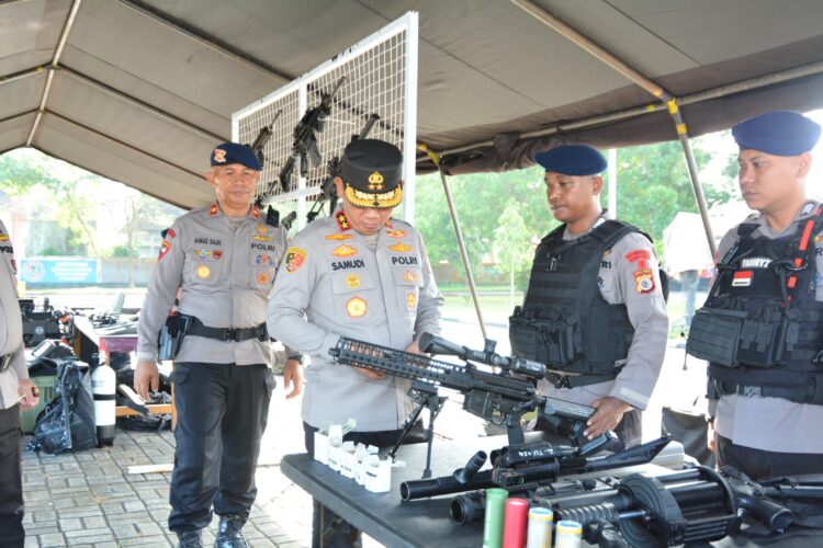 Wakapolda Periksa Kesiapan Kendaraan Dinas dan Personel Satbrimob Maluku