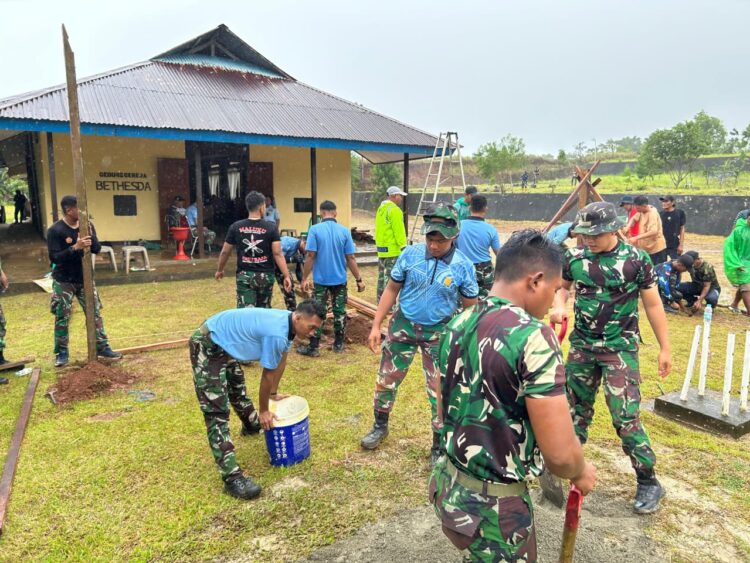 Jelang Hari Bakti TNI AU KE-78, Lanud Pattimura Renovasi Gereja di Negeri Nusaniwe