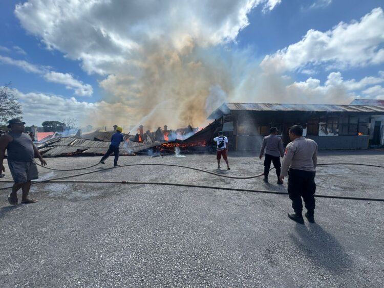 Pasar Omele Tanimbar Terbakar