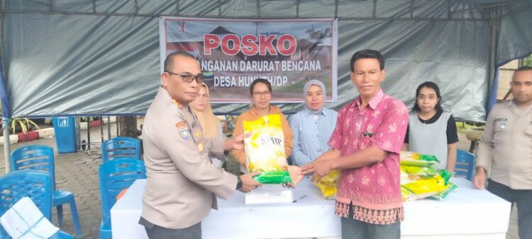 Polda Maluku Salurkan 500 Kg Beras untuk Pengungsi di Desa Hunuth