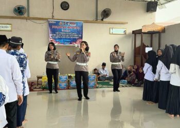 Polres SBB Kunjungi Pondok Pesantren Kamal, Edukasi Santri Jaga Diri