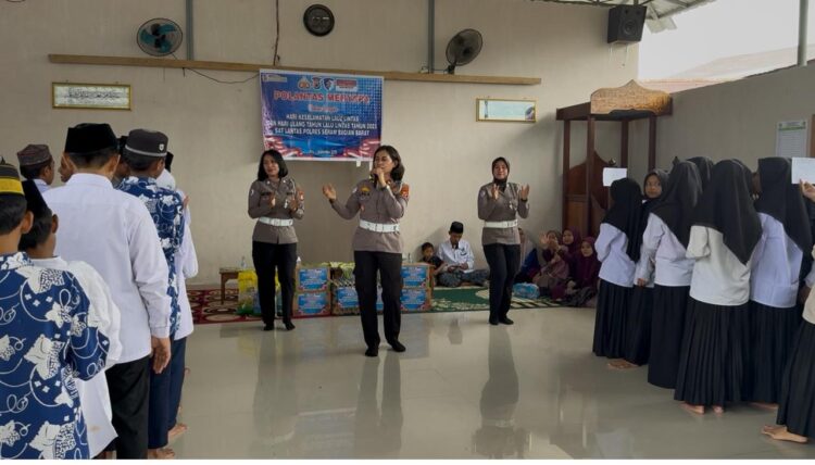 Polres SBB Kunjungi Pondok Pesantren Kamal, Edukasi Santri Jaga Diri