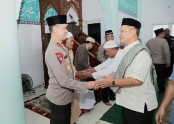 Jumat Keliling, Kapolda Maluku Sapa Jamaah Masjid Alim Pattimura