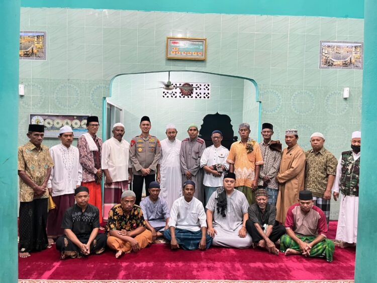 Sholat Subuh Keliling Kapolda Maluku Ajak Jamaah Masjid As-Syifa Air Kuning Perkuat Hubungan Toleransi Beragama