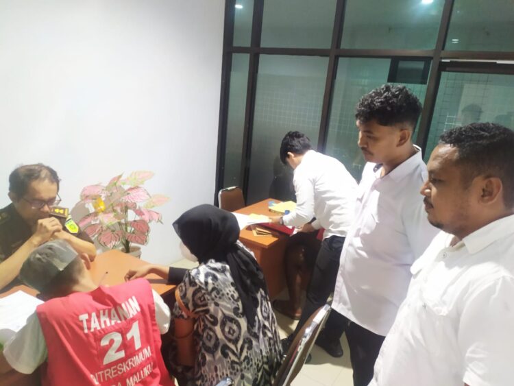 Satu Tersangka Kasus Pembakaran Rumah Warga Hunuth Digiring ke JPU