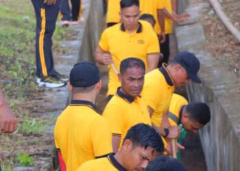 Polres MBD Bersihkan Gereja Eliora Berikan Rasa Nyaman Bagi Jemaat