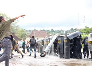 Unjuk Rasa di Polda Maluku Ricuh, Satu Provokator Ditangkap