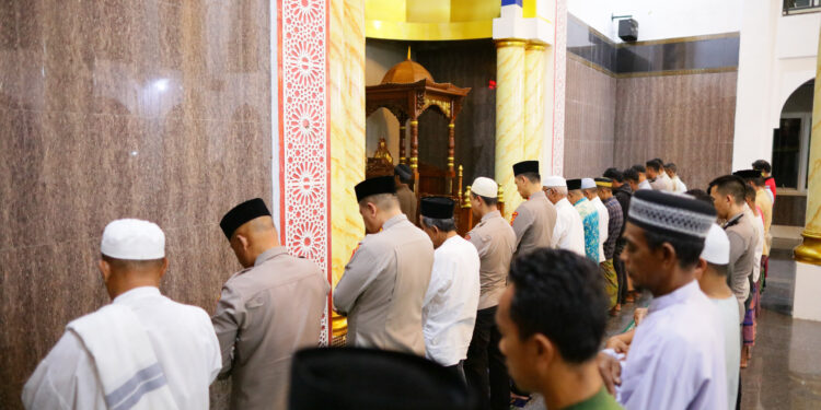 Kapolda Ajak Jamaah Sholat Subuh di Hulung Perkuat Iman Jaga Kamtibmas