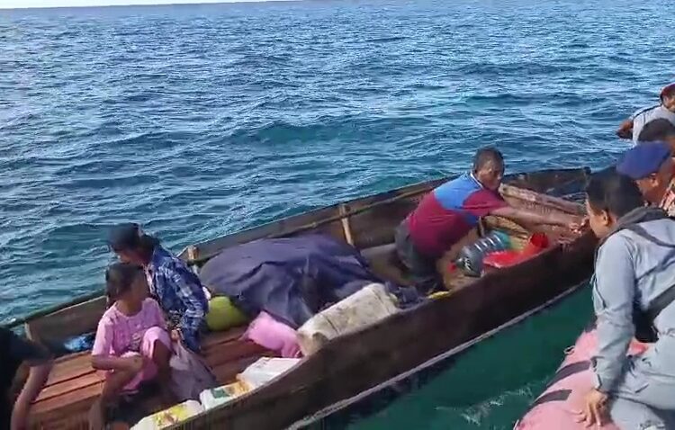 17 Penumpang Longboat Mati Mesin di Perairan Kei Ditemukan Selamat