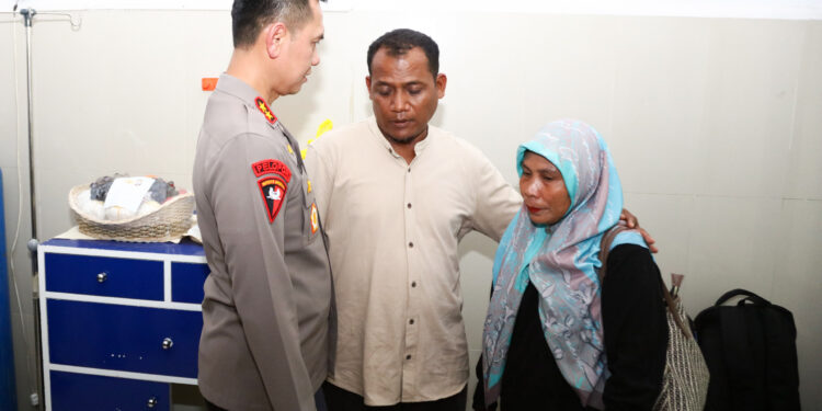 Kapolda Jenguk Korban Kekerasan Tual di RST Ambon, Tegaskan Proses Hukum Tanpa Kompromi