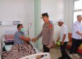 Kapolda Maluku Jenguk Kapolres Tual yang Terkena Panah di RSUD Karel Sadsuitubun