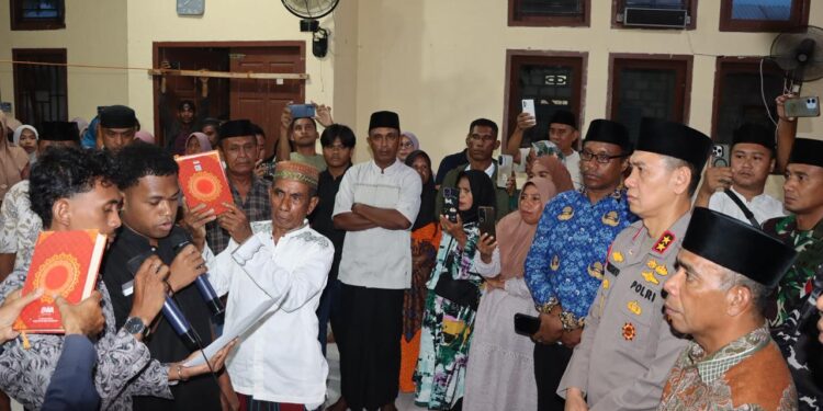 Kapolda Maluku Pimpin Perjanjian Damai Fiditan, Sajam hingga Bom Molotov Diserahkan