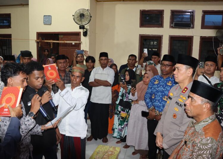 Kapolda Maluku Pimpin Perjanjian Damai Fiditan, Sajam hingga Bom Molotov Diserahkan