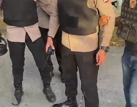 Kapolres Tual Terkena Panah saat Amankan Bentrok