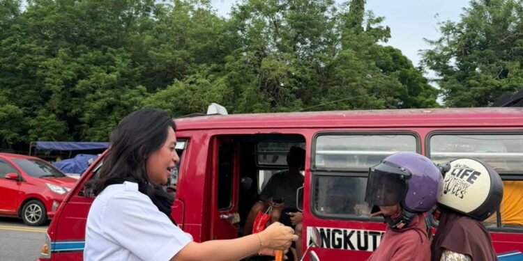 Kafe Ujung JMP Kembali Berbagi Takjil Ramadan, Lala Kariuw: Tradisi Rutin Tebar Kebahagian Bersama Basudara Muslim