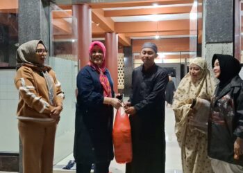 Sentuhan Kasih di Sepertiga Malam Ramadan: Kisah Ely Toisutta dan IPEMI Menyisir Masjid di Ambon