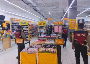 Pastikan Keamanan Pengunjung Polisi Patroli di Pusat Keramaian Ambon