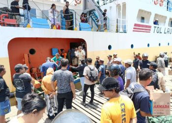 Amankan Mudik di Pelabuhan Ambon, Polisi Temukan Puluhan Liter Miras Sopi