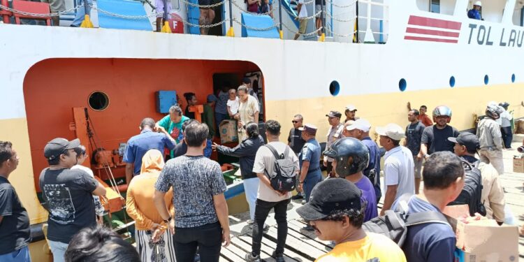 Amankan Mudik di Pelabuhan Ambon, Polisi Temukan Puluhan Liter Miras Sopi