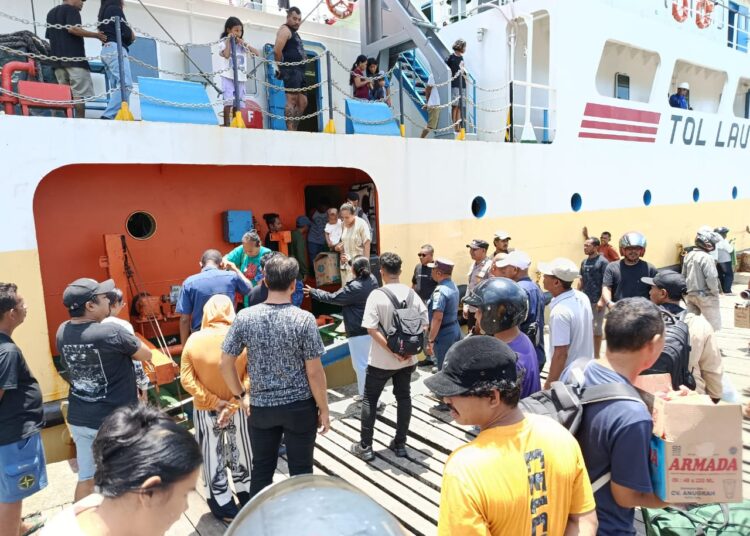 Amankan Mudik di Pelabuhan Ambon, Polisi Temukan Puluhan Liter Miras Sopi