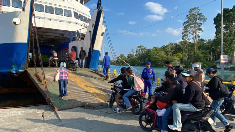 Polisi Perketat Arus Balik Lebaran Idul Fitri, 4.178 Penumpang Padati Pelabuhan Hunimua Ambon
