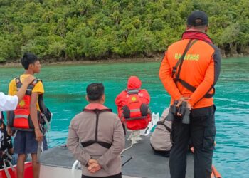 Diduga Jatuh di Laut Nelayan Haria Belum Ditemukan