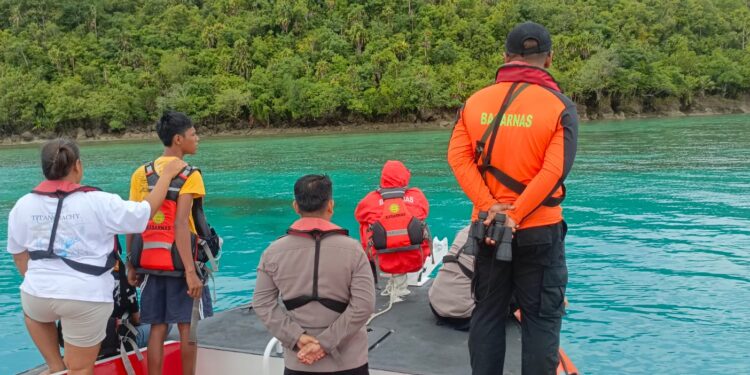 Diduga Jatuh di Laut Nelayan Haria Belum Ditemukan
