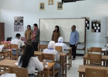 Ratusan Siswa SMAN 3 Ambon Ujian Akhir, Asis Sangkala: Kerjakan Soal Jangan Terburu-buru Dahulukan yang Dianggap Mudah