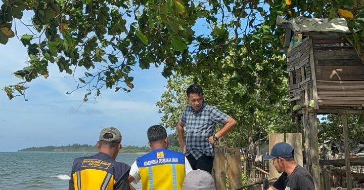 DPRD Maluku Tinjau Lokasi Talud Rusak Akibat Abrasi Pantai di Sejumlah Desa