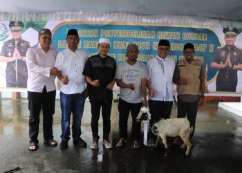 Salurkan Hewan Kurban, Kajati Maluku: Idul Adha Mengandung Makna Mendalam Tentang Keikhlasan, Pengorbanan, dan Kepedulian kepada Sesama